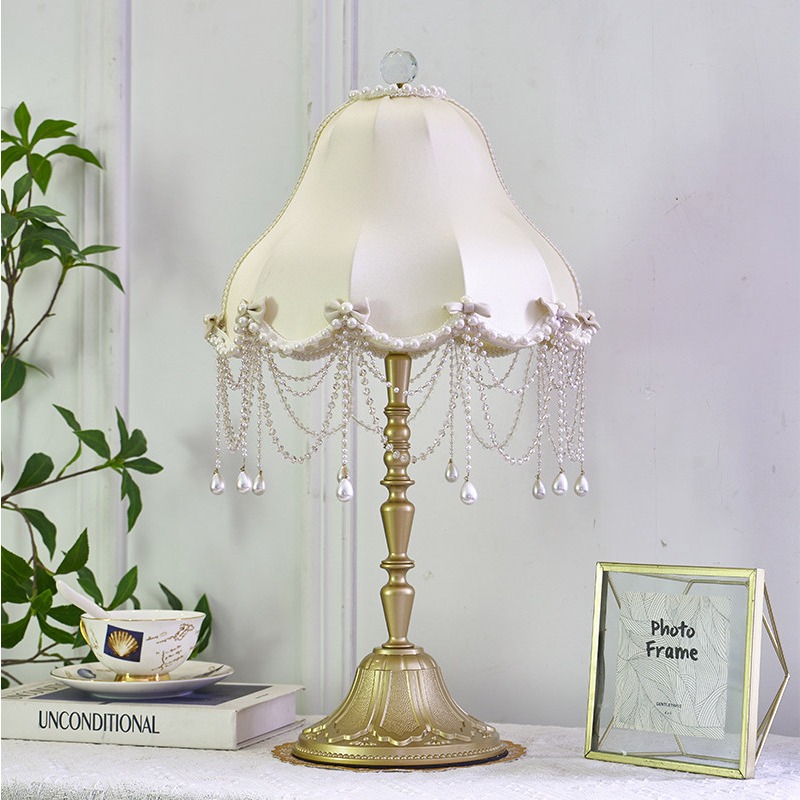 مصباح سرير بجانب السرير بتصميم - مراجعة Desk Lamp وسعره
