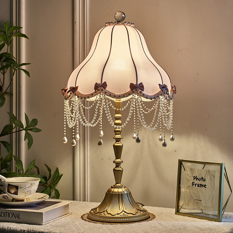 مصباح سرير بجانب السرير بتصميم - مراجعة Desk Lamp وسعره