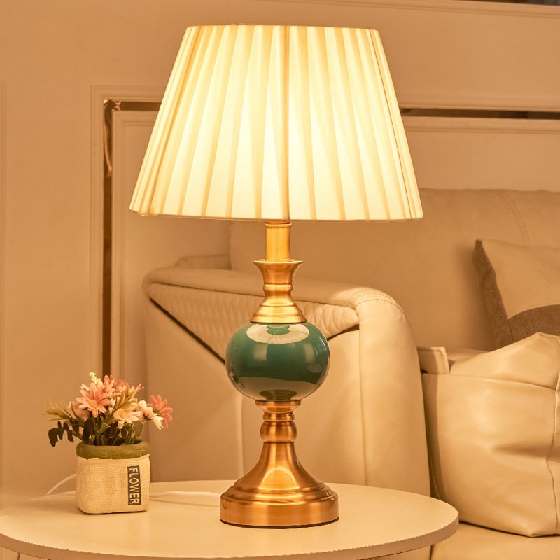 مصباح سرير غرفة النوم بتصميم أ - مراجعة Desk Lamp وسعره