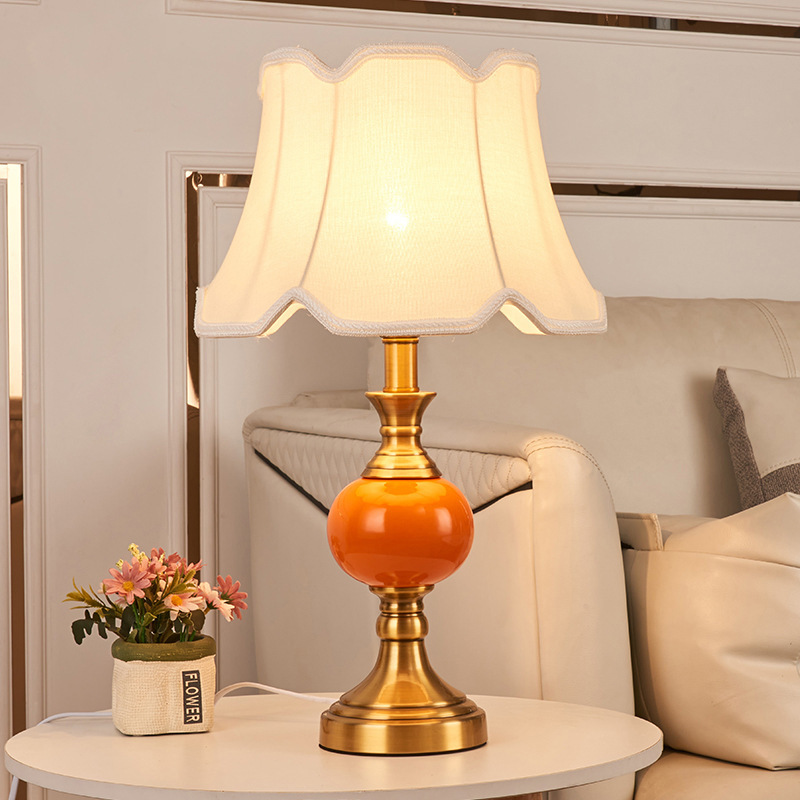 مصباح سرير غرفة النوم بتصميم أ - مراجعة Desk Lamp وسعره