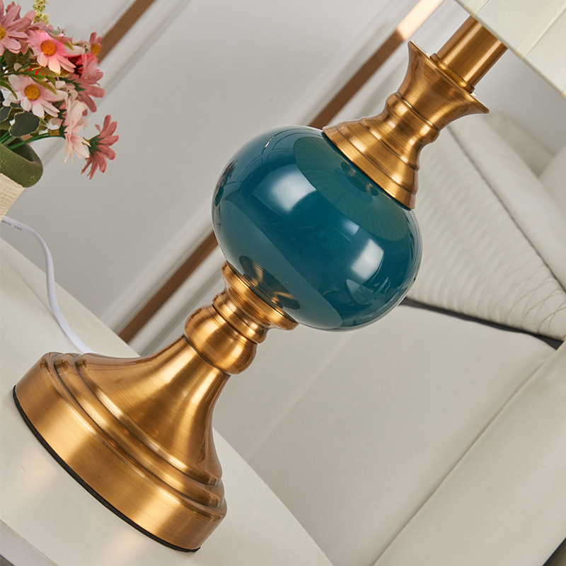 مصباح سرير غرفة النوم بتصميم أ - مراجعة Desk Lamp وسعره